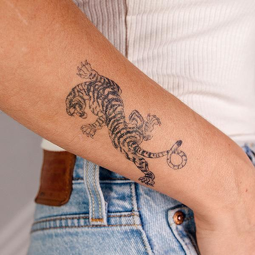 Crawl by inkbox is a Animals temporary tattoo from inkbox - 2