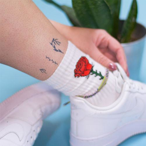 Deja Vida by inkbox is a Flowers temporary tattoo from inkbox - 0