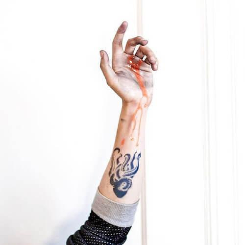 Eight Foot by Kristine Vodon is a Animals temporary tattoo from inkbox - 1