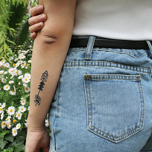 Holus-Bolus by inkbox is a Arrows temporary tattoo from inkbox - 0