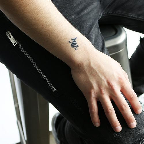 Huriya by DEE G. is a Words temporary tattoo from inkbox - 2