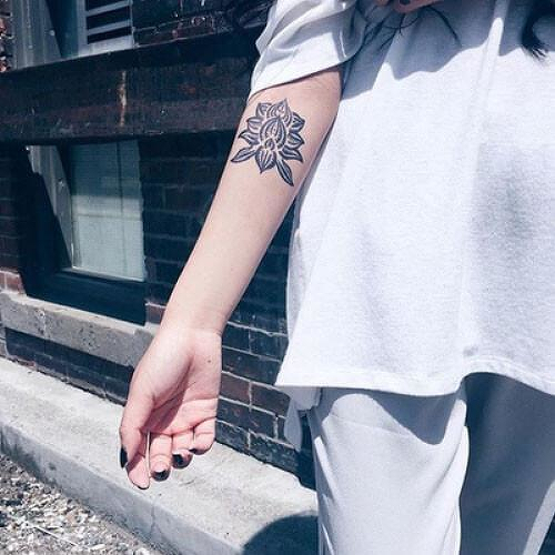 Nelumbo by Nikki Di Biasio is a Flowers temporary tattoo from inkbox - 2