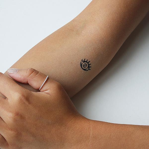 Oko by Melina is a Minimal temporary tattoo from inkbox - 0