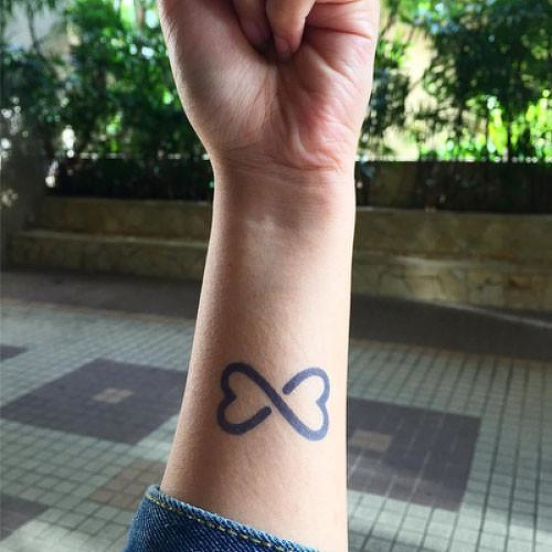Para Siempre by inkbox is a Hearts temporary tattoo from inkbox - 3
