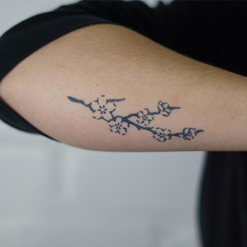 Sakura by Felipe Sena is a Flowers temporary tattoo from inkbox - 4