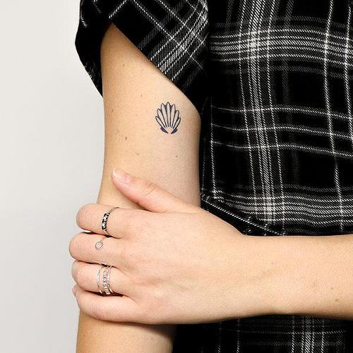Scallop by Lenera Solntseva is a Nautical temporary tattoo from inkbox - 0