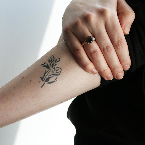 Vanlig by Lenera Solntseva is a Flowers temporary tattoo from inkbox - 0